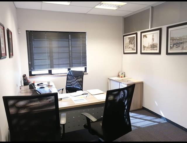 174M² OFFICE FOR SALE IN WESTVILLE